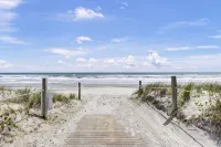 Waterfront; Golf Cart option; hot tub; Kayaks; Peddle Boat; Walk to beach; Ramp - 4성급