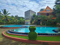 RedDoorz Plus Near Tugu Mercusuar Anyer Hotel in zona Spiaggia Anyer Beach