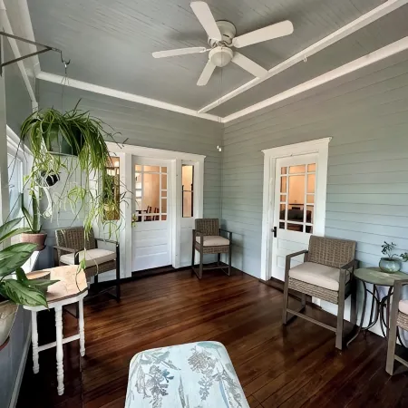 1910 on Route 66 is a Charming historic 2 bedroom 2 bath home, close to downtown