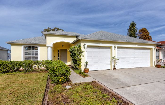 Blue Heron Lakeview Pool Home Close to Clearwater