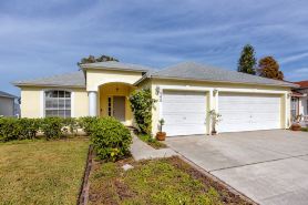 Blue Heron Lakeview Pool Home Close to Clearwater