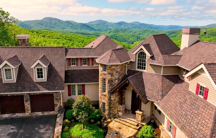 Luxury Mountaintop 2-Home Compound on 50 Acres. Sleeps 28. Black Mtn/Asheville