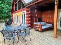Spacious Cabin Retreat • Hot Tub • Pool Table • Firepit • Near Town/Train • Pets - 4성급