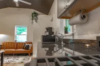Campfire Cottage: Fireplace, fire pit & no chores!