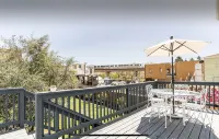 Newly Renovated Victorian House 1 train stop to SF and Parking