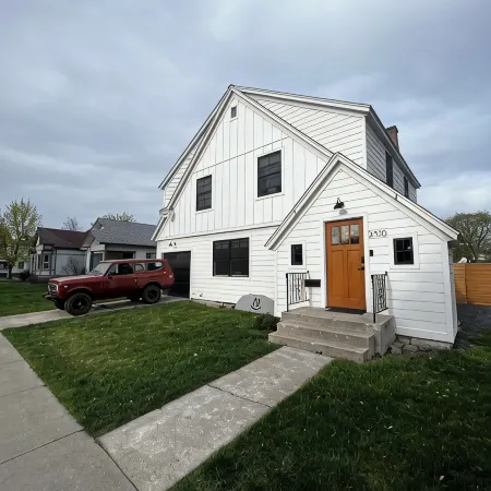 Large House 2 Blocks from Downtown Baker, large yard, and garage 4BED/2 BTH