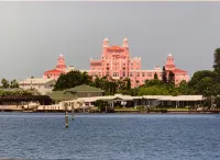 Immaculate Condo. Pool, Jacuzzi. Balcony with Waterfront and Nightly Sunset. - Private Pools