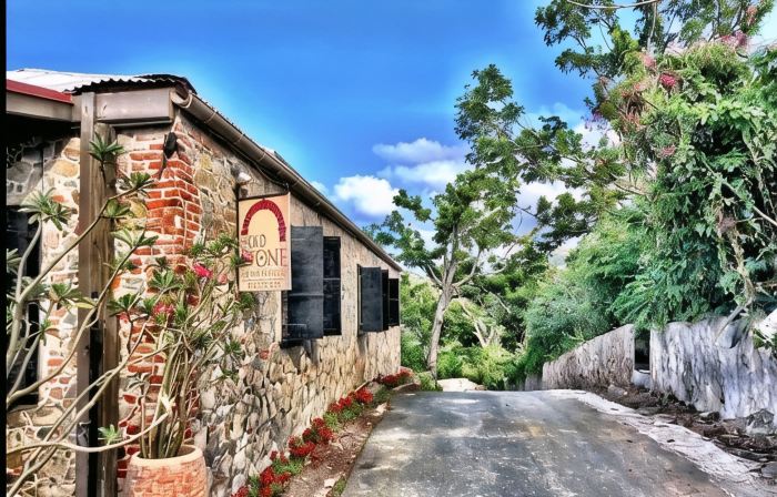 Cozy Condo 3 minutes away from Magens Bay beach!