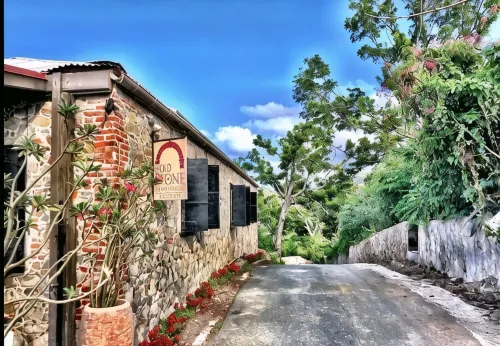 Cozy Condo 3 minutes away from Magens Bay beach!