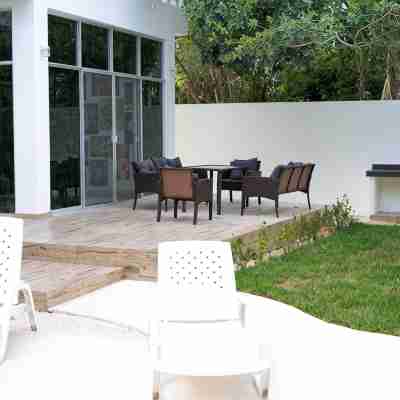 Luxury Villa Great Location Walking Distance to the Beach Hotel Exterior