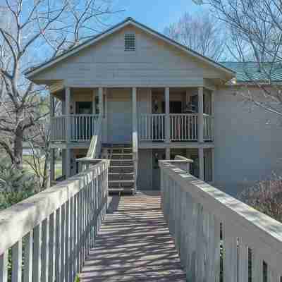 Studio Villa in Lake Lure with Rumbling Bald Resort Amenities Hotel Exterior