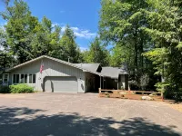 Renovated House on Fence Lake for Families, Sunset View, Boat Dock, Snomo Access