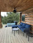Bear Bottom Cabin! HUGE POND AND HOT TUB, KAYAKE, PADDLE BOAT, AND PADDLE BOARD!