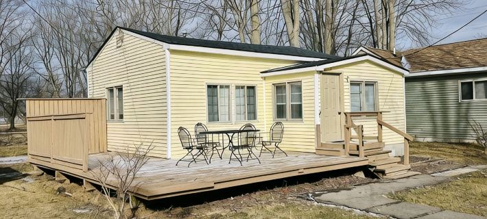 Fisherman's Cottage  with lake access and dock private parking Hoteles en Condado de St. Clair