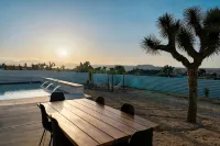 Charming Joshua Tree villa, Pool,Spa, Arcade-Game-Theatre Room, Mins to JT park! - 4성급