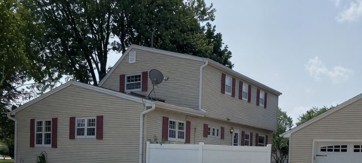3 bedroom/2 bath home; close to EAA. Large kitchen and outside deck area. 오쉬코쉬 호텔