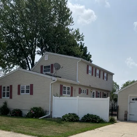 3 bedroom/2 bath home; close to EAA. Large kitchen and outside deck area.