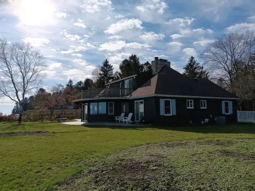 Pelican Point - Private Retreat - just 4 miles to downtown Sheboygan - 4-Star