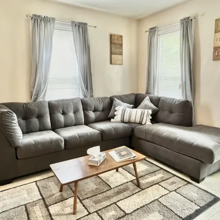 Quaint 2 bedroom apartment. 5 minute walk to down town Close to local bike trail