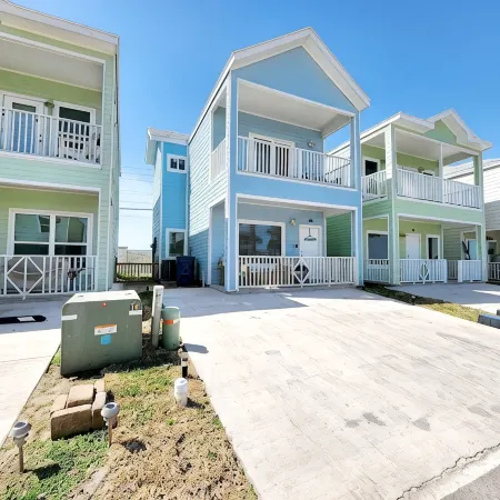 Beautiful And Cozy Bayfront Getaway at Port Isabel