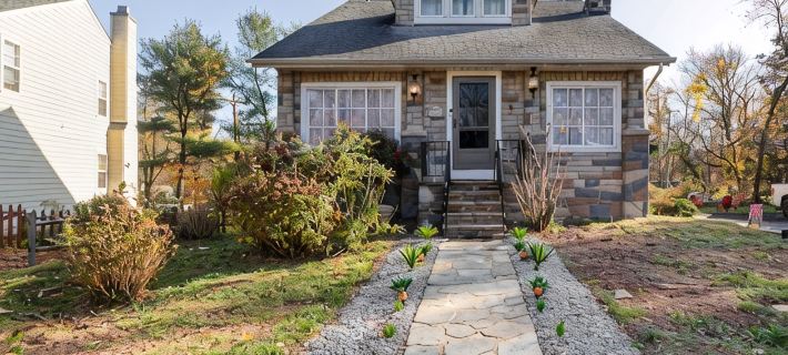 Spacious 5-bedroom Pineapple House in wonderful Pikesville/10PPL/Pets/ WiFi Hotels in Baltimore County