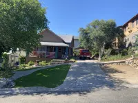 Victorian House Downtown; can include guest house- just ask! - Bungalows