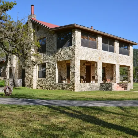 SPECTACULAR LODGE ON PRIVATE RANCH. PERFECT FOR SMALL AND LARGE GATHERINGS!