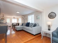 Charming 3-bedroom house in Conesus with lake access and dock for boat Hotels in Conesus