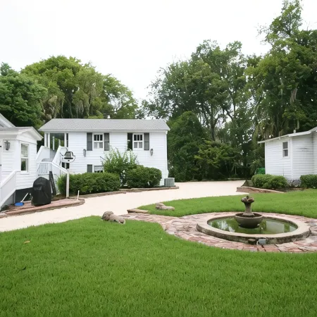 Carriage House under Live Oaks in historic Beaufort SC