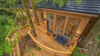 Tree House- Two bedroom plus loft- sustainable living! - Boutique