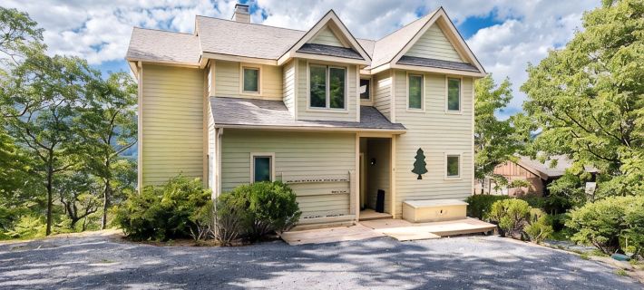 Luxury Black Bear Lodge: Stunning 4 Season Mountain Views! Perfect for Families. Hotele w: Nelson County