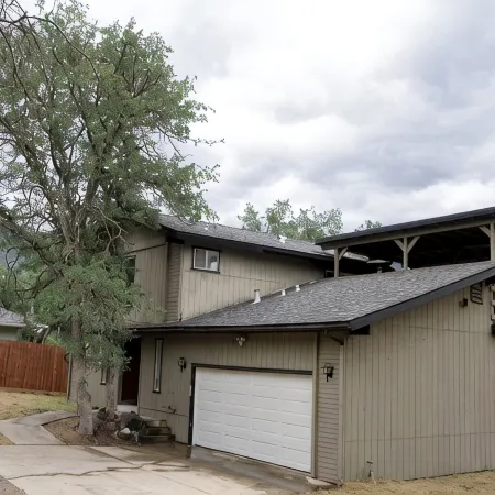 3-bedroom vacation home 8 minutes from Sequoia and Kings Canyon National Parks