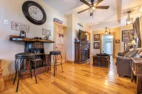 Amazing! 2 Bed Townhouse in the HEART of Dbq! - بوتيك
