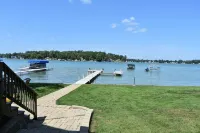 Nautical 5 Bedroom 5 Bathroom Home on Diamond Lake