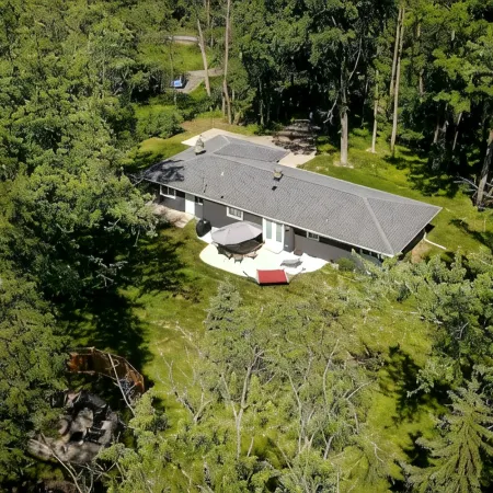 Modern style with nature around, a perfect vacation home Отели в г. Озоки