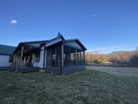 Sleeps 6, custom, gorgeous home on 180 acres, amazing views of Old Rag Mountain - 4 tähden