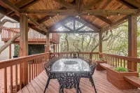 Summer Fun HQ! 10 Min to Tubing, Sleeps 18, Pool Table, Waffle Bar, EV