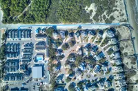 King & Bunk Beds, Beach Parking Pass, & Pets Stay Free - نادي رياضي