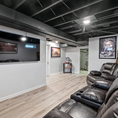 Cozy LeClaire Townhome within walking distance to downtown!