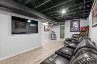 Cozy LeClaire Townhome within walking distance to downtown! - Wifi