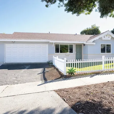 Private Peaceful Oasis with Pool/Patio/BBQ/Firepit Entire House 5mins from beach