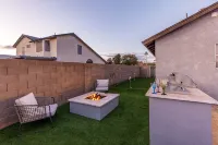 Walk to State Farm Stadium, Spring Training Heated Pool & Hot Tub!