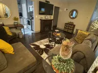 Cozy Single-family house Hotels in Glendale