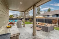Stunning and spacious retreat w/ Heated pool and hot tub