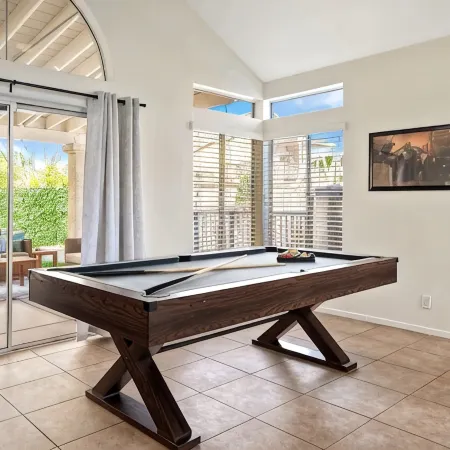 Family friendly home with pool, pool table, games, arcades and equipped kitchen