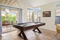 Family friendly home with pool, pool table, games, arcades and equipped kitchen - Bathtub