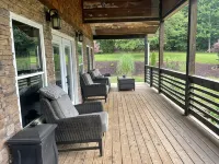 Large Modern Farmhouse on 3 acres 7 minutes from downtown