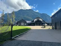 All New Retro Design Carriage House on the Fraser River - Wifi