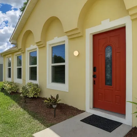 Spacious 4Br Retreat w/Heated Pool, Near Weeki Wachee Springs
