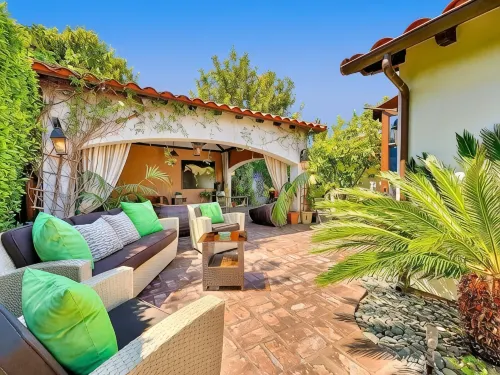 Near Strip, 14 Bedroom Sleeps 40, Huge Indoor/Outdoor Pools, Saunas,Jacuzzi /Spa - Bungalows